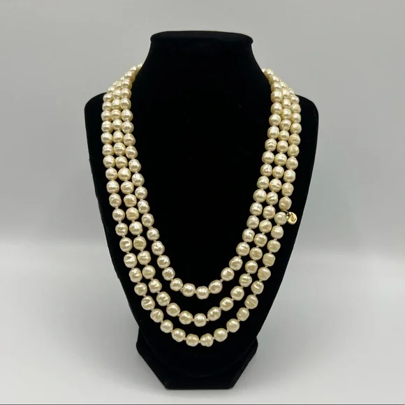 HP๐ 1981 Chanel Pearl Necklace - Picture 2 of 14